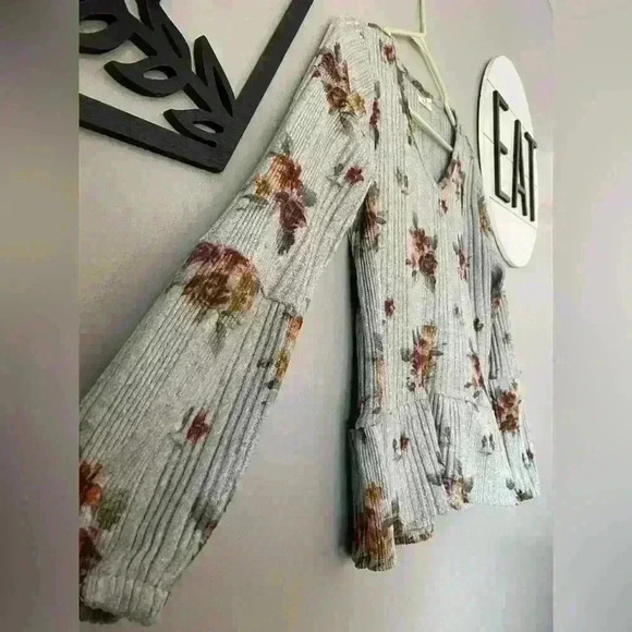 ❤️ Maurices Size Large Floral Lined Thick Long Sleeve Top - Picture 2 of 6